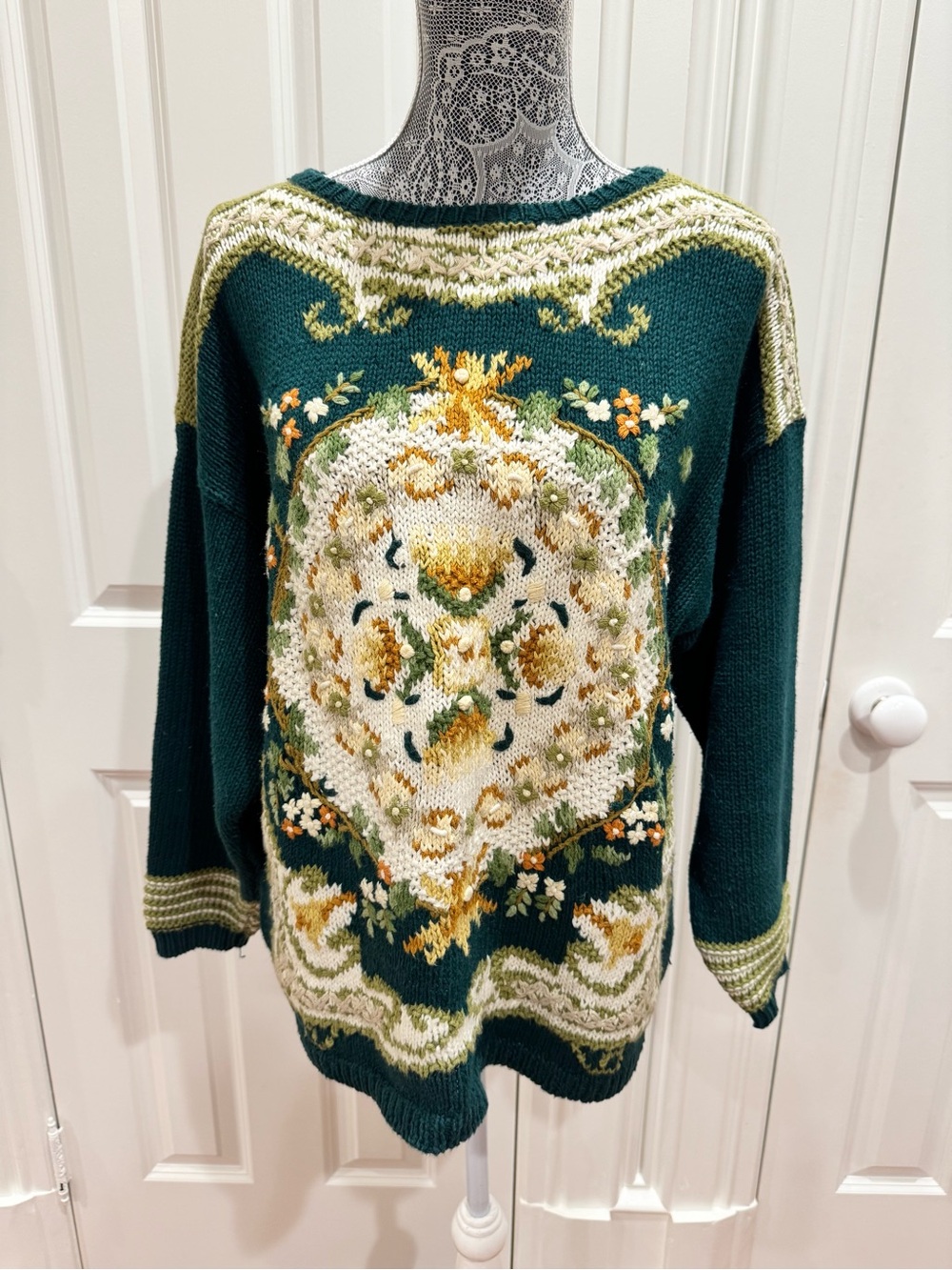 Dark Green Vintage-Inspired Embroidered Sweater
Sz. L Cottagecore Coquette Fall